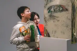 Führung zu Vhils: Strata Führung zu Vhils: Strata