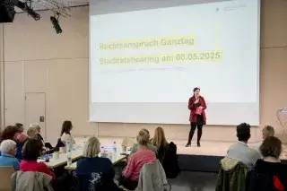 Ganztags Hearing - Dietl 1 Verena Dietl beim Stadtrats-Hearing zum Rechtsanspruch auf Ganztag ab 2026 in München