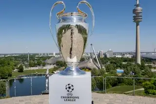 Champions League Pokal auf dem Olympiaberg Champions League Pokal auf dem Olympiaberg