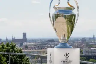 Champions League Pokal auf dem Olympiaberg Champions League Pokal auf dem Olympiaberg