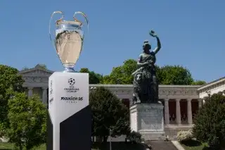 Champions League Pokal auf der Theresienwiese