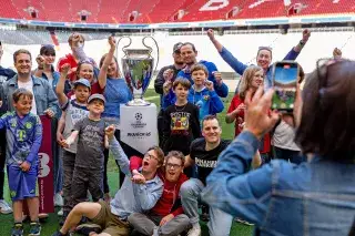 Die Trophy macht Mut in der Arena Die Trophy macht Mut in der Arena