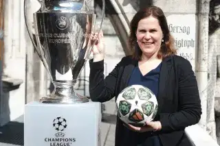 Bürgermeisterin Dietl empfängt CL-Pokal im Rahmen der Trophy Experience Bürgermeisterin Dietl empfängt CL-Pokal im Rahmen der Trophy Experience