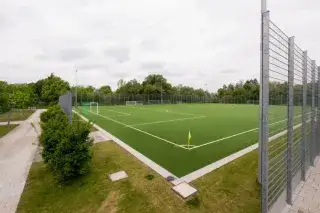 Kunstrasenplatz der Bezirkssportanlage Süd