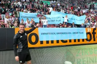 Schiedsrichter Felix Brych letztes Buindesligaspiel Augsburg Schiedsrichter Felix Brych letztes Buindesligaspiel Augsburg