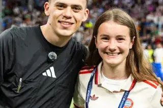 Fair Play: Schiri-Influencer Qualle mit Championesse Alma Fair Play: Schiri-Influencer Qualle mit Championesse Alma