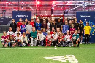 Mädchenfußball: Gruppenbild mit allen Teilnehmerinnen Mädchenfußball: Gruppenbild mit allen Teilnehmerinnen