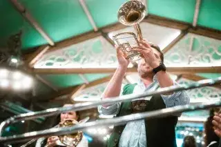 Wiesn-Musikant mit Trompete