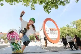 Skaterin vor dem Stacciolring Skaterin vor dem Stacciolring