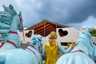 Marstall-Quadriga vor dem Festzelt