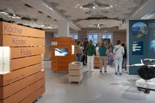 Köcher, Köder, Fluss - Ausstellungsansicht