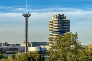 Skylift im Olympiapark mit BMW-Vierzylinder