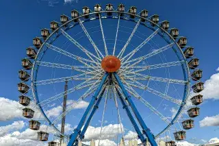 Das Riesenrad sieht schon fast fertig aus