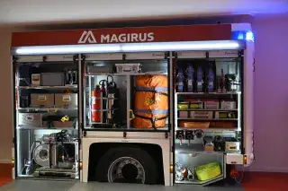 Feuerwehrausstellung: Innenansicht eines Feuerwehrautos