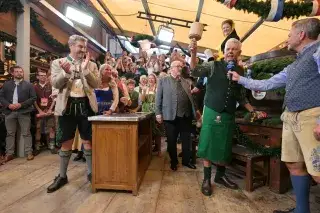 Oberbürgermeister Dieter Reiter beim Wiesn-Anstich 2025