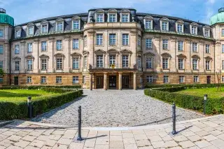 Bundesfinanzhof in München - Frontansicht