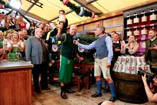 OB Dieter Reiter beim Wiesn-Anstich 2025