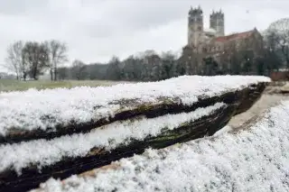 Leichter Schneefall an der Isar bei St. Maximilian