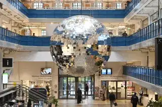 Discokugel in der Halle E des Gasteig HP8