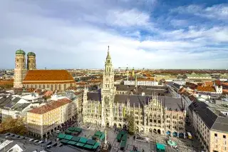 Aussicht vom Alten Peter auf den Marienplatz und die Frauenkirche - November 2025