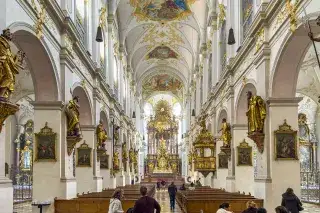 Innenraum von St. Peter