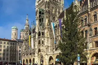 Der Münchner Christbaum 2025