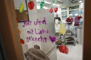 Frisch-Mischküche mit Schulstadtrat Florian Kraus