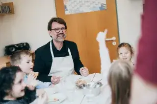 Frisch-Mischküche mit Schulstadtrat Florian Kraus