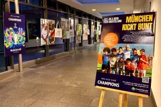 Ausstellung München kickt bunt