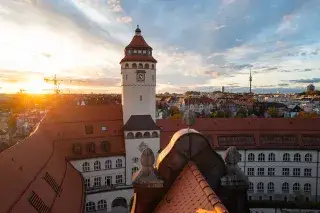 Das Oskar-von-Miller-Gymnasium in Schwabing