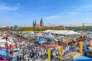 Frühlingsfest München vom Riesenrad 