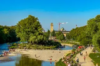 Isar im Mai an der Weideninsel