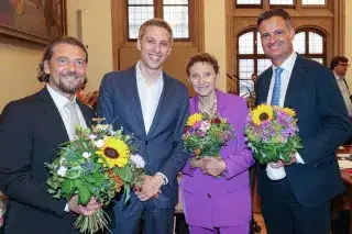 Oberbürgermeister Dominik Krause gratuliert den gewählten Referenten