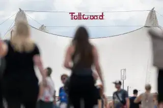 Zelt beim Sommer-Tollwood 