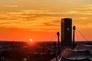 Sonnensichel beim Untergang - Bild vom Olympiaberg