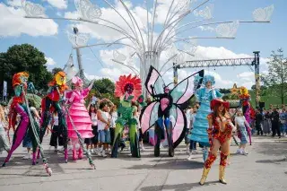 Walking Acts auf dem Superbloom