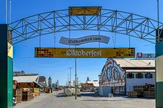 Wiesn-Aufbau am 14. August 