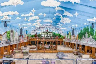 Wiesn-Aufbau am 10. September 2026