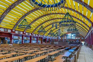 Wiesn-Aufbau am 10. September 2026
