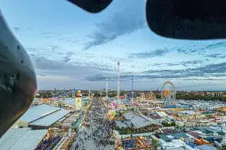 Ausblick von der Bavaria auf das Oktoberfest
