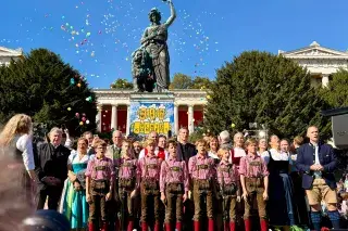 Platzkonzert 2026 vor der Bavaria