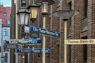 Denkmal für die Familie Mann am Salvatorplatz