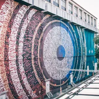 Bunte Fassade des MUCA