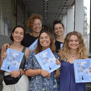 Das Redaktionsteam des turtle magazin(e) gestaltet ab März 2023 das Residency-Programm in der Monacensia
