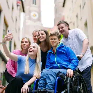 Auszubildende vor der Frauenkirche
