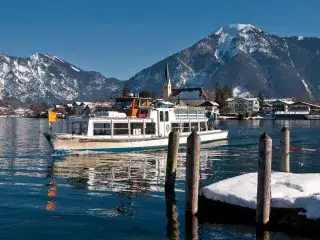 Schiff auf dem Tegernsee bei Rottach-Egern