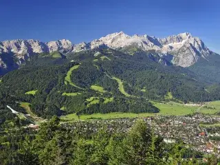 Gigantische Aussicht aufs Wettersteingebirge