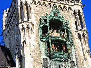Glockenspiel im Rathausturm am Münchner Marienplatz