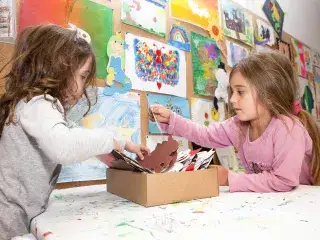 Kinder spielen im Feierwerk