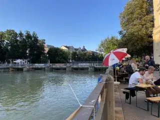 Das Isarinselfest in München. 